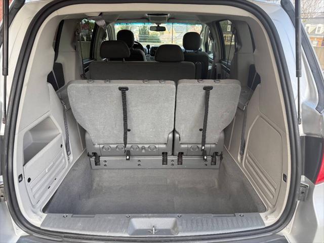 used 2009 Volkswagen Routan car, priced at $3,995
