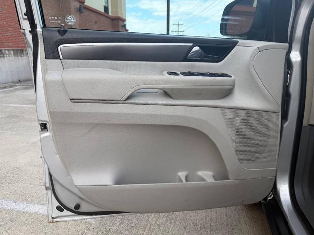 used 2009 Volkswagen Routan car, priced at $3,995