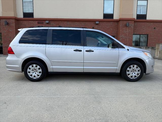 used 2009 Volkswagen Routan car, priced at $3,995