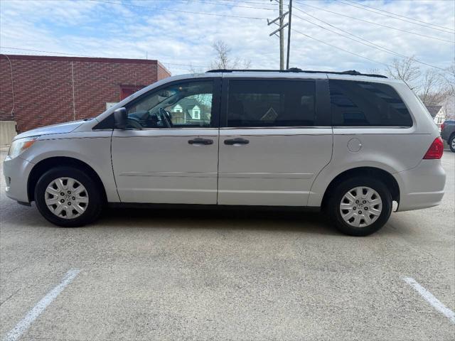 used 2009 Volkswagen Routan car, priced at $3,995