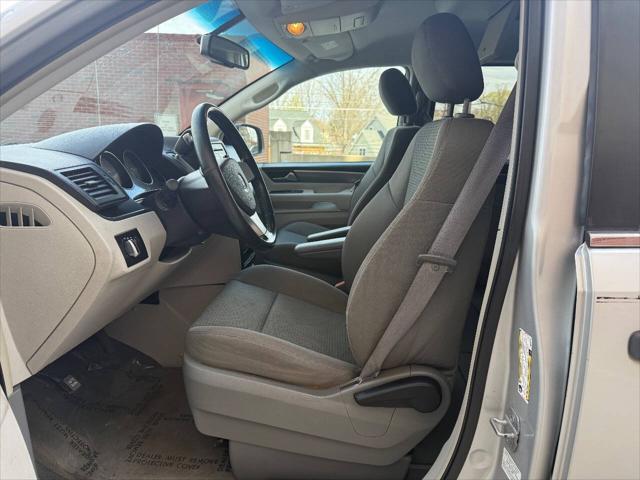 used 2009 Volkswagen Routan car, priced at $3,995