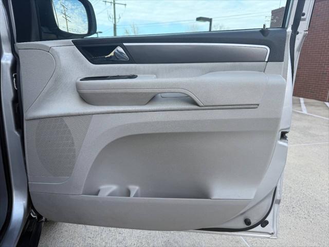 used 2009 Volkswagen Routan car, priced at $3,995