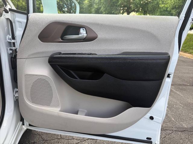 used 2017 Chrysler Pacifica car, priced at $15,995
