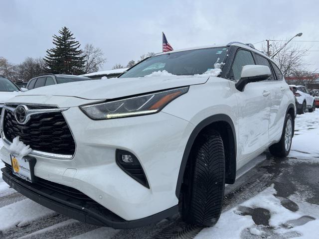 used 2021 Toyota Highlander car, priced at $34,100