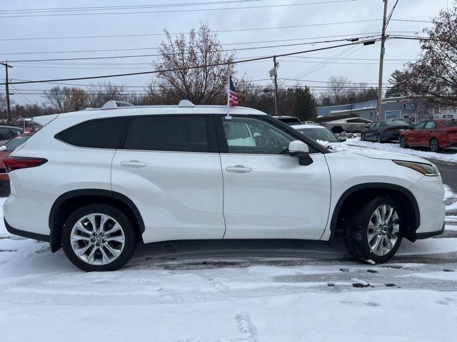 used 2021 Toyota Highlander car, priced at $34,100