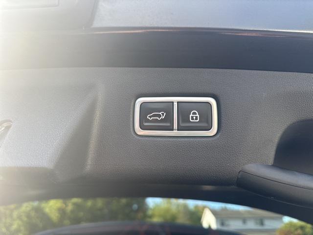 used 2022 Kia Sorento Plug-In Hybrid car, priced at $32,000