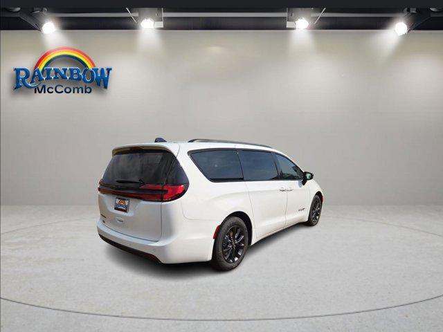 new 2025 Chrysler Pacifica car, priced at $35,987