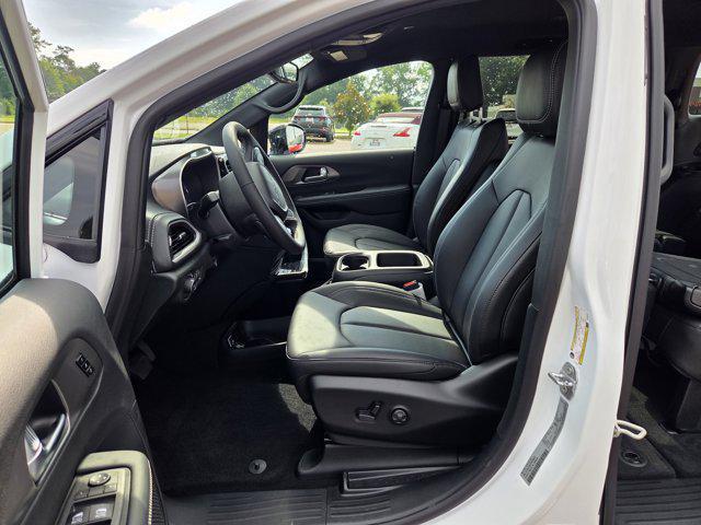 new 2025 Chrysler Pacifica car, priced at $35,987