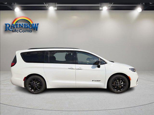 new 2025 Chrysler Pacifica car, priced at $35,987