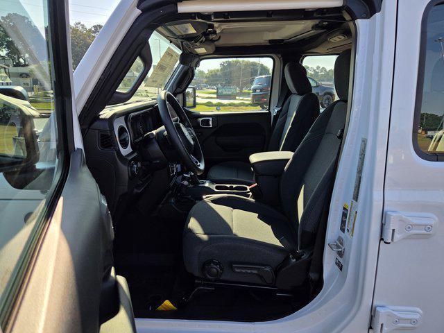 new 2025 Jeep Gladiator car, priced at $39,235
