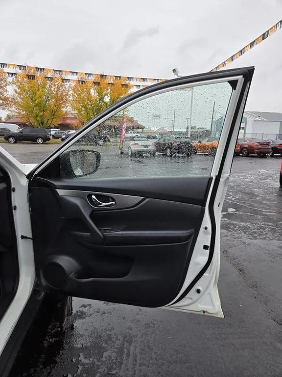 used 2016 Nissan Rogue car, priced at $10,977