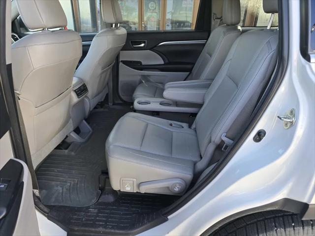 used 2018 Toyota Highlander car, priced at $21,977