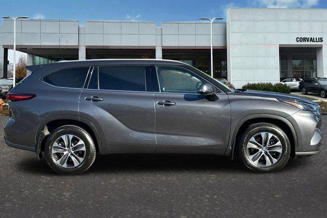 used 2022 Toyota Highlander car, priced at $36,000