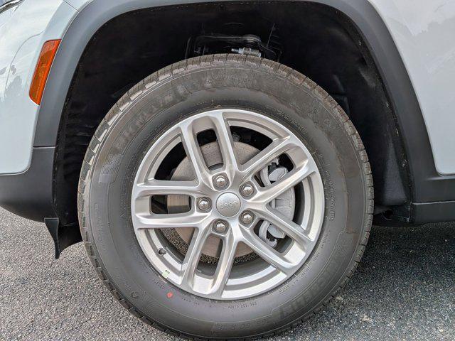 new 2025 Jeep Grand Cherokee car, priced at $41,528
