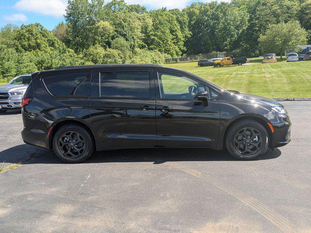 new 2025 Chrysler Pacifica Hybrid car, priced at $58,800