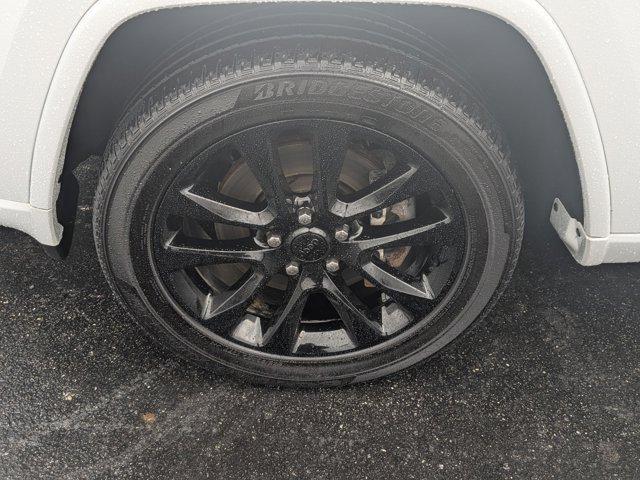 used 2022 Jeep Grand Cherokee car, priced at $31,900
