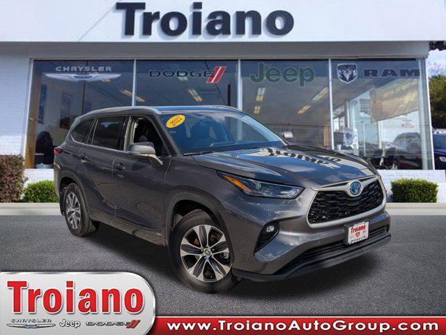 used 2022 Toyota Highlander Hybrid car, priced at $35,900