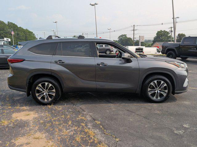 used 2021 Toyota Highlander car, priced at $29,900