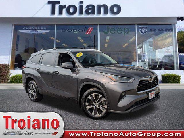 used 2021 Toyota Highlander car, priced at $29,900
