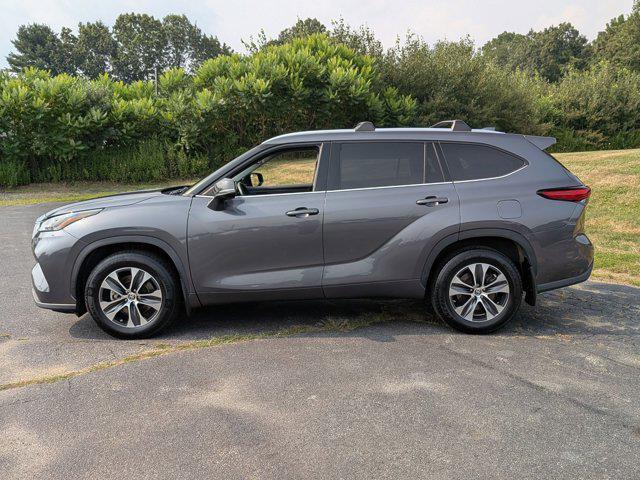 used 2021 Toyota Highlander car, priced at $29,900