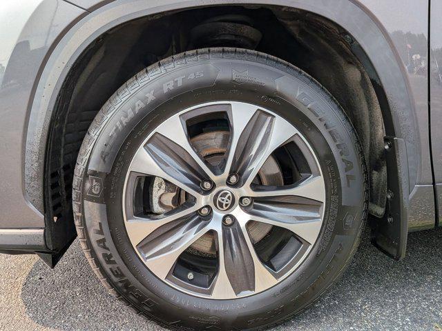 used 2021 Toyota Highlander car, priced at $29,900