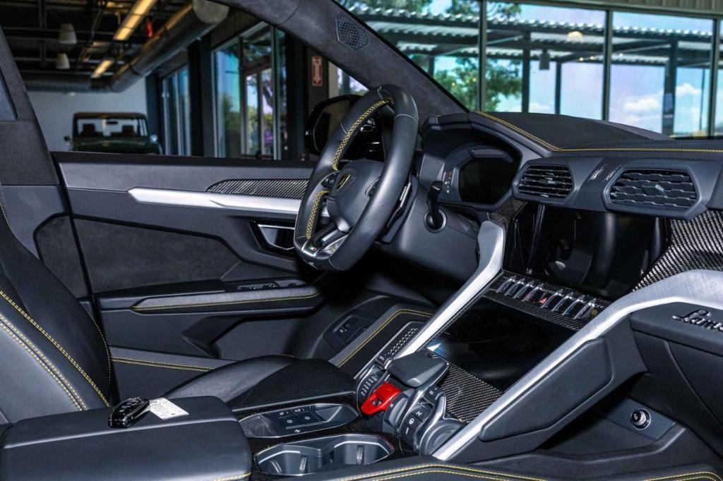 used 2021 Lamborghini Urus car, priced at $212,817