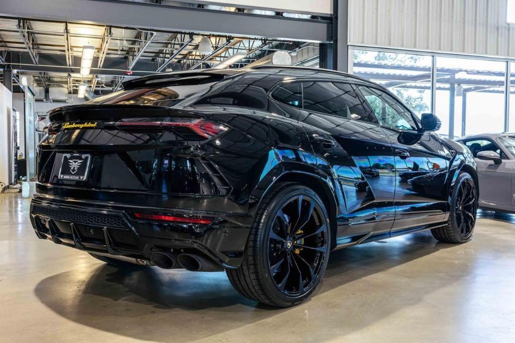 used 2021 Lamborghini Urus car, priced at $212,817