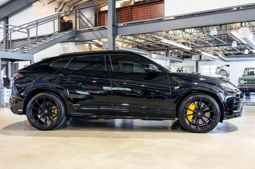 used 2021 Lamborghini Urus car, priced at $212,817