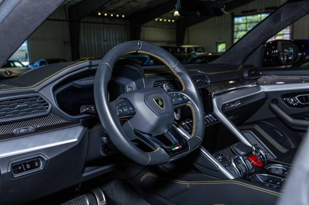 used 2021 Lamborghini Urus car, priced at $212,817