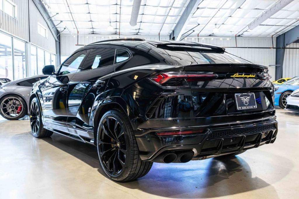 used 2021 Lamborghini Urus car, priced at $212,817