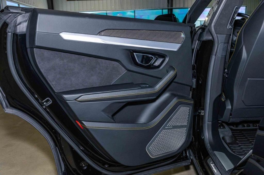 used 2021 Lamborghini Urus car, priced at $212,817