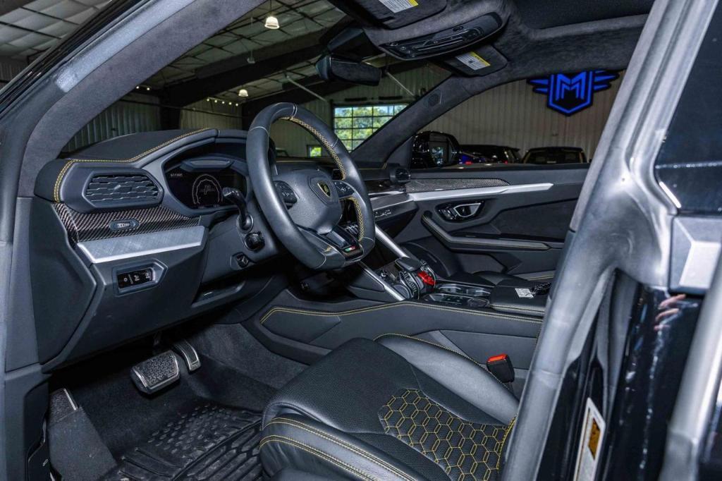used 2021 Lamborghini Urus car, priced at $212,817
