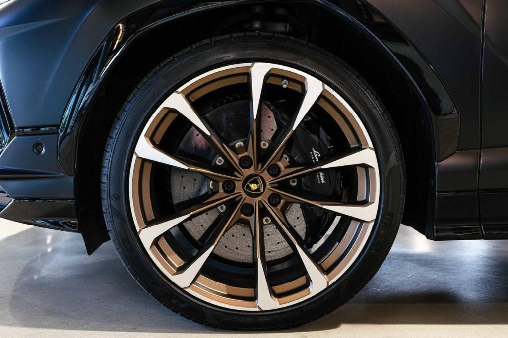 used 2023 Lamborghini Urus car, priced at $244,816