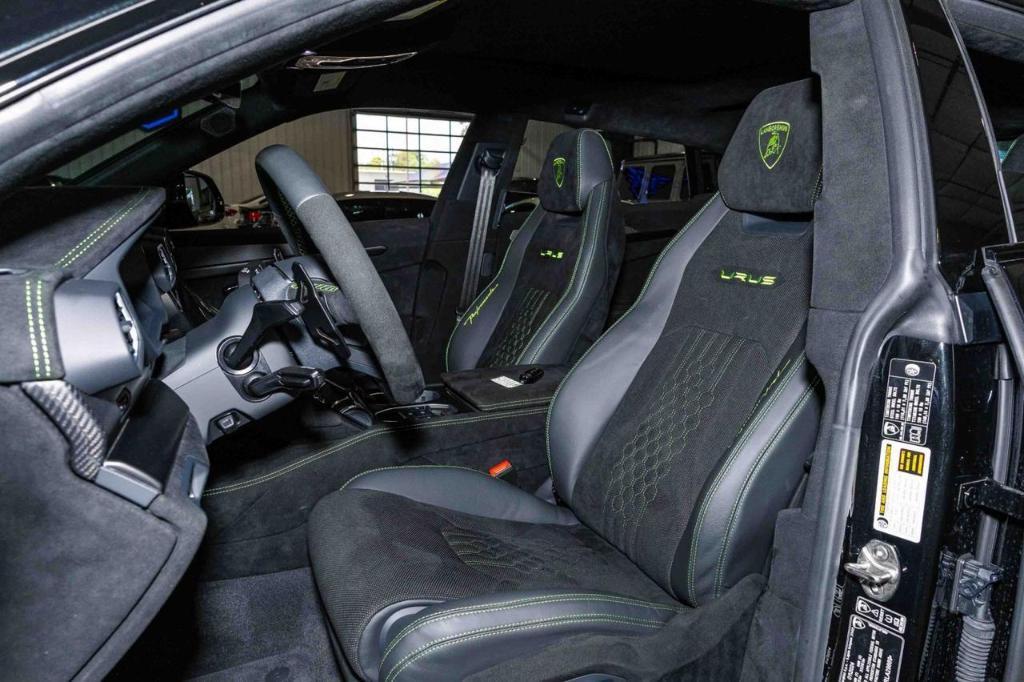used 2024 Lamborghini Urus car, priced at $314,814