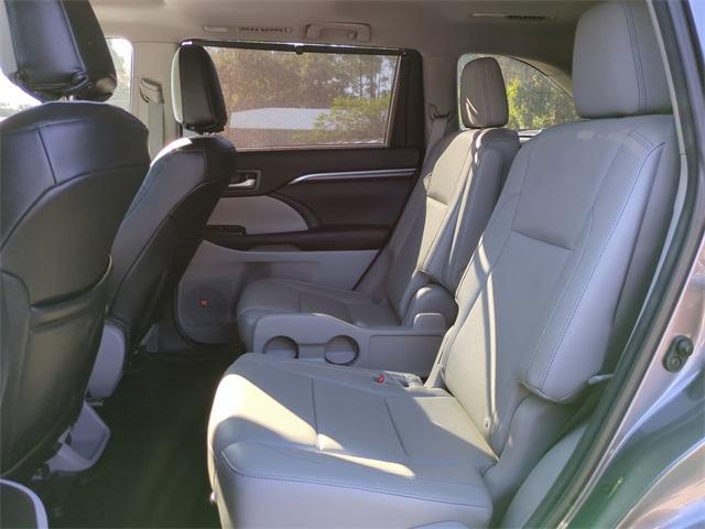 used 2015 Toyota Highlander car, priced at $17,547