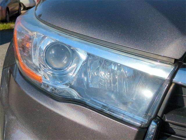 used 2015 Toyota Highlander car, priced at $17,547