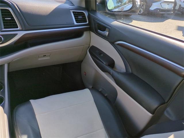 used 2015 Toyota Highlander car, priced at $17,547
