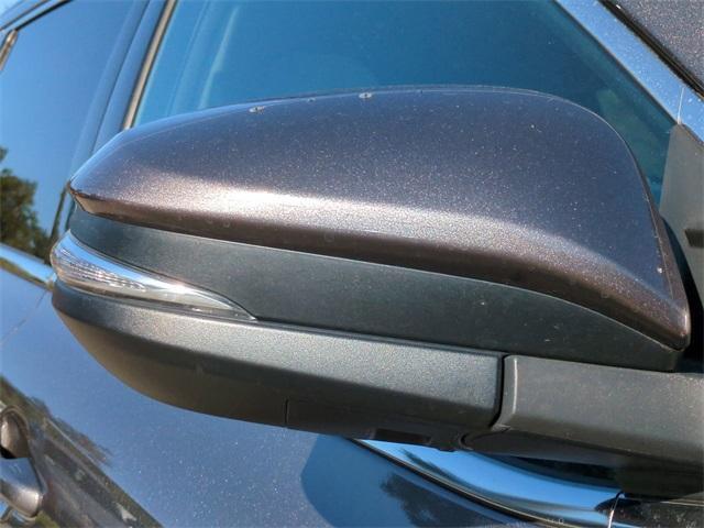 used 2015 Toyota Highlander car, priced at $17,547