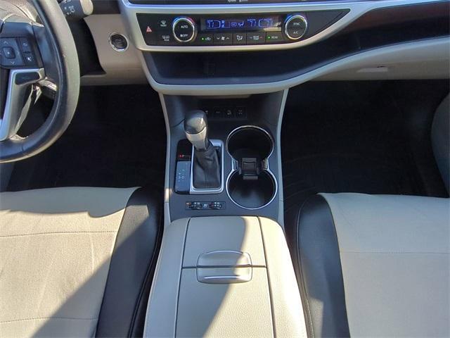 used 2015 Toyota Highlander car, priced at $17,547