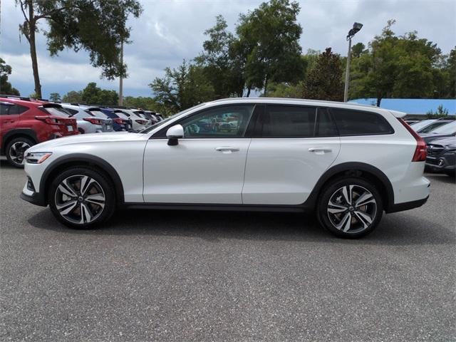 new 2024 Volvo V60 Cross Country car, priced at $47,263