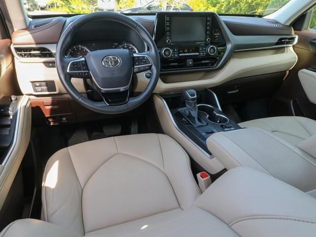 used 2021 Toyota Highlander car, priced at $31,820