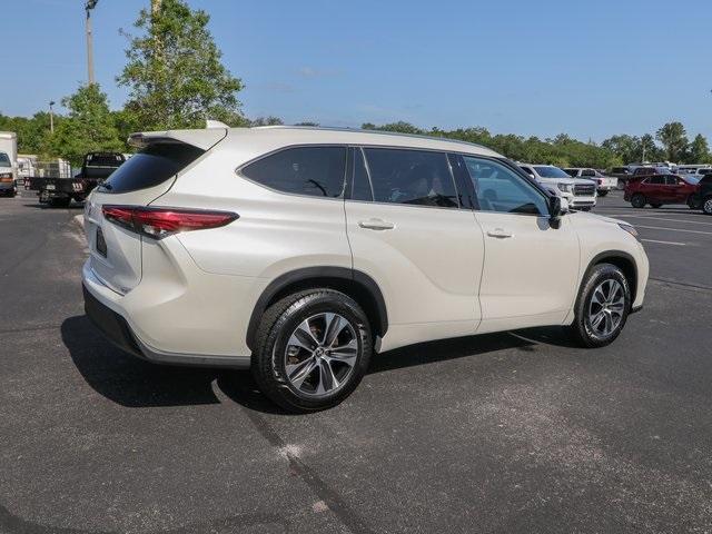 used 2021 Toyota Highlander car, priced at $31,820