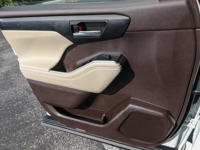 used 2021 Toyota Highlander car, priced at $31,820