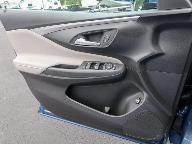 new 2025 Buick Envista car, priced at $30,290