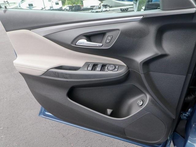 new 2025 Buick Envista car, priced at $30,040