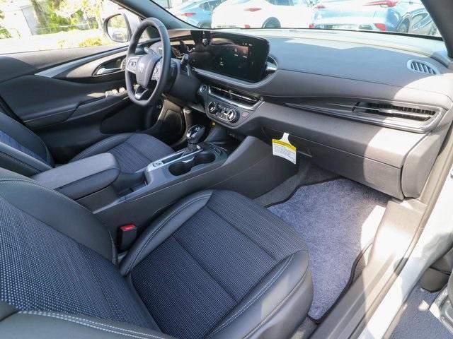 new 2025 Buick Envista car, priced at $26,530