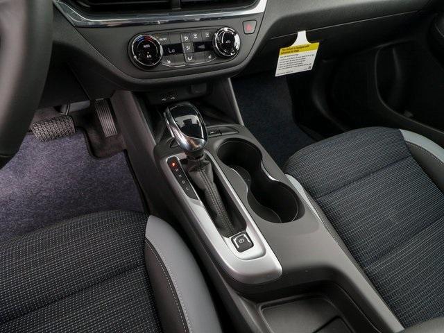 new 2025 Buick Envista car, priced at $26,530