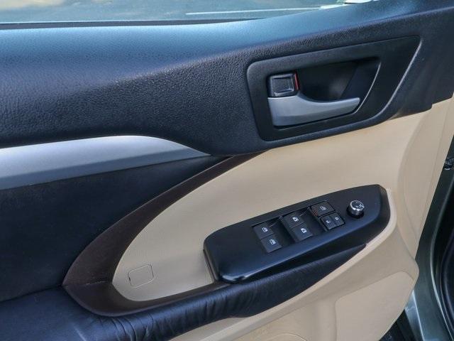 used 2016 Toyota Highlander car, priced at $17,400