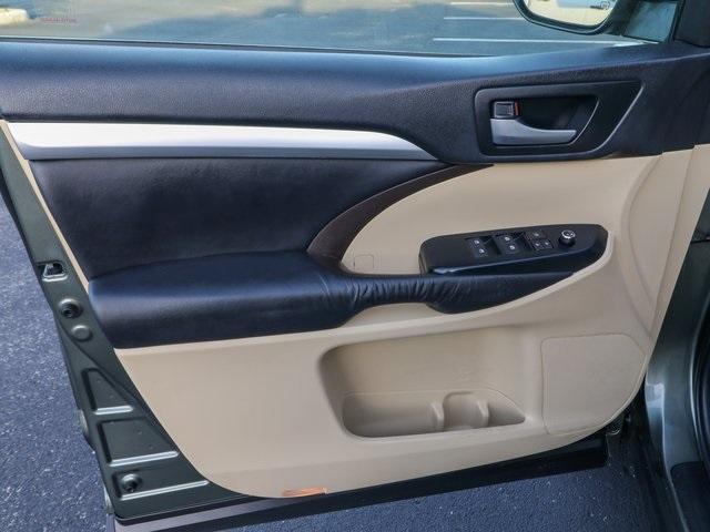 used 2016 Toyota Highlander car, priced at $17,400