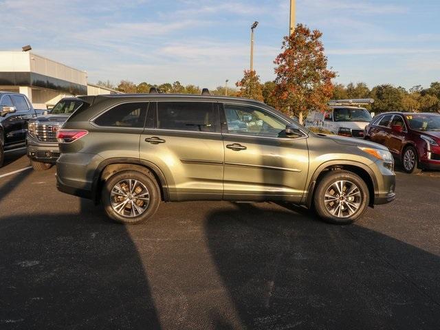 used 2016 Toyota Highlander car, priced at $17,400